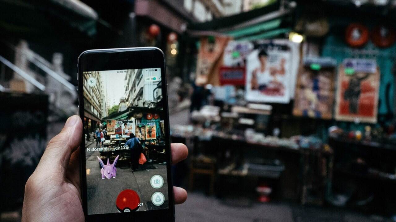 How To Use The Camera In Pokemon Go?